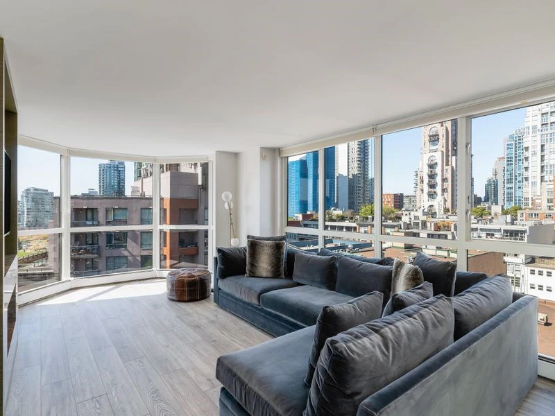 1005 - 212 Davie Street, Vancouver BC V6B 5Z4