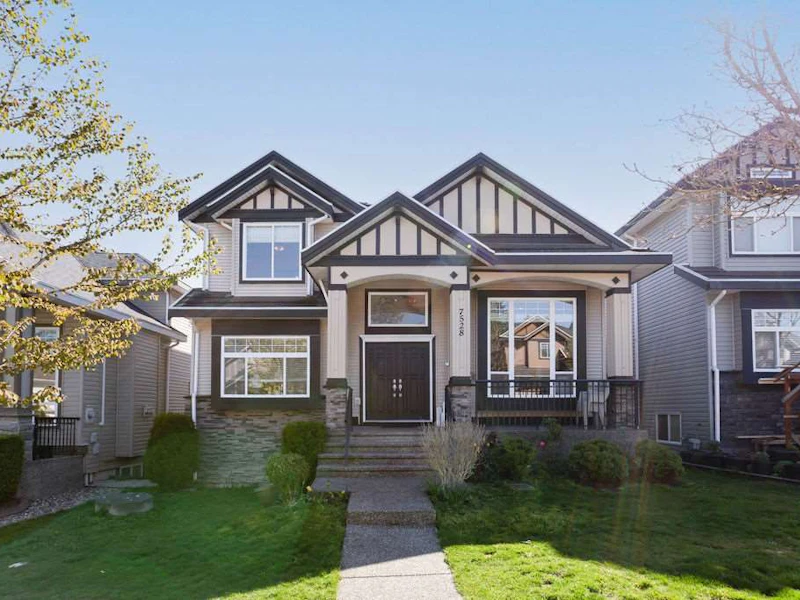 7528 143c Street, Surrey BC V3W 1S2