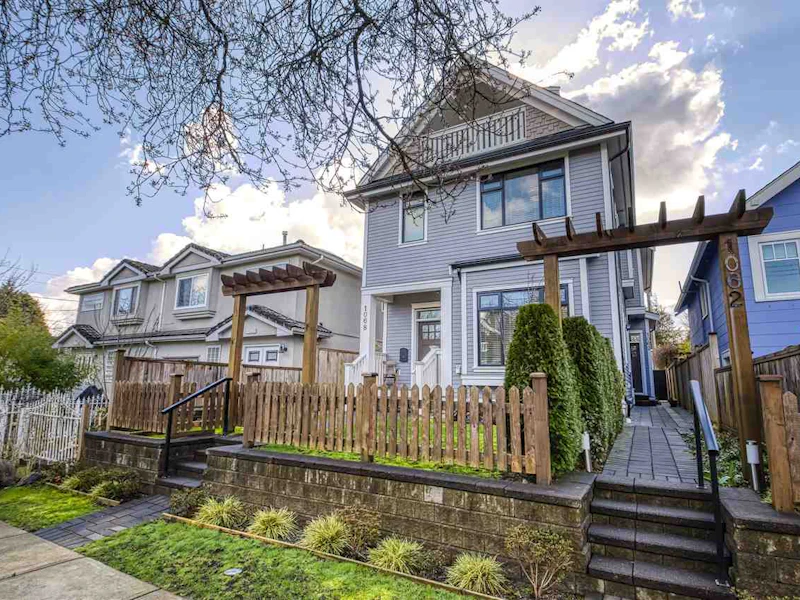 1068 E 14th Avenue, Vancouver BC V5T 2N9
