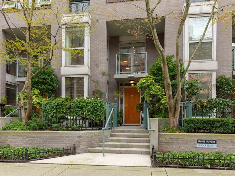 TH122-1288 Marinaside Crescent, Vancouver, BC, V6Z 2W5
