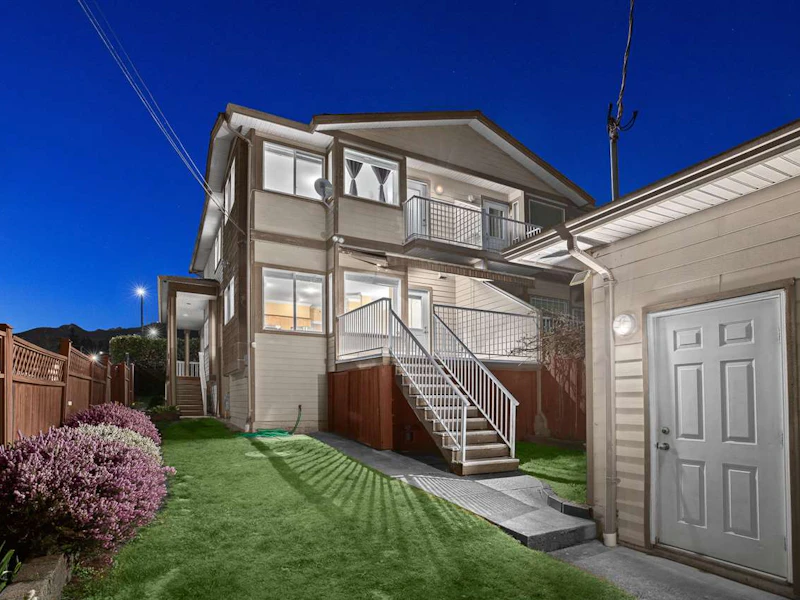 638 Forbes Avenue, North Vancouver BC V7M 2X8