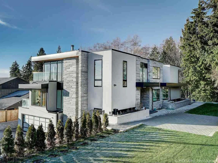 2010 Queens Avenue, West Vancouver, BC, V7V 2X9