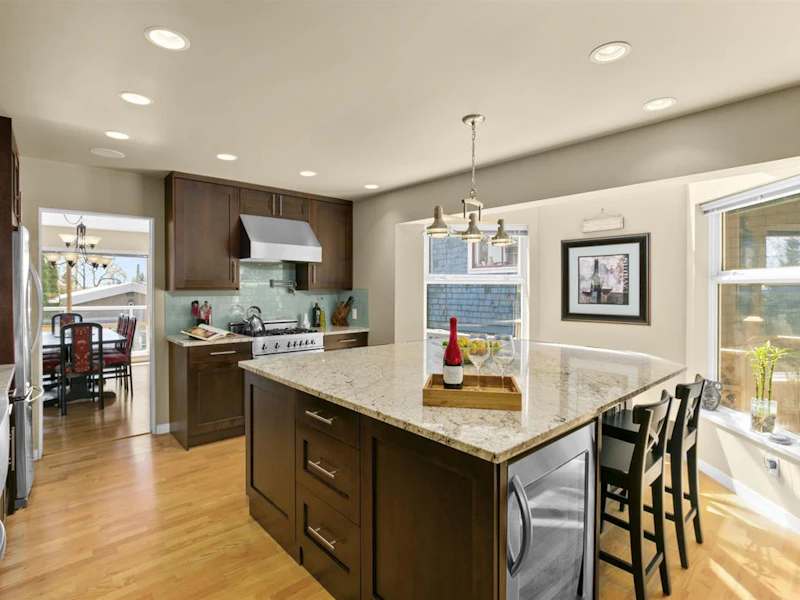 653 E 5th Street, North Vancouver BC V7L 1M6