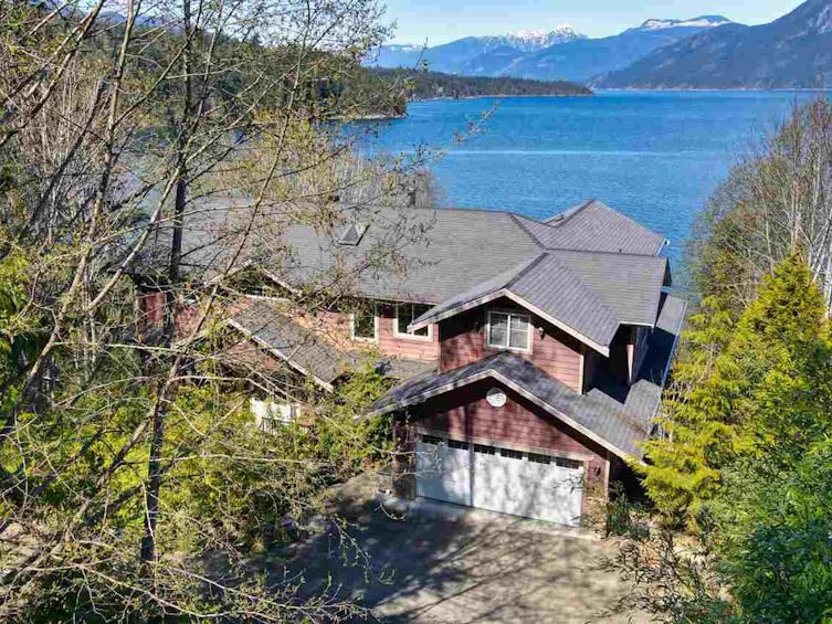 6624 N Gale Avenue, Sechelt, BC, V0N 3A5