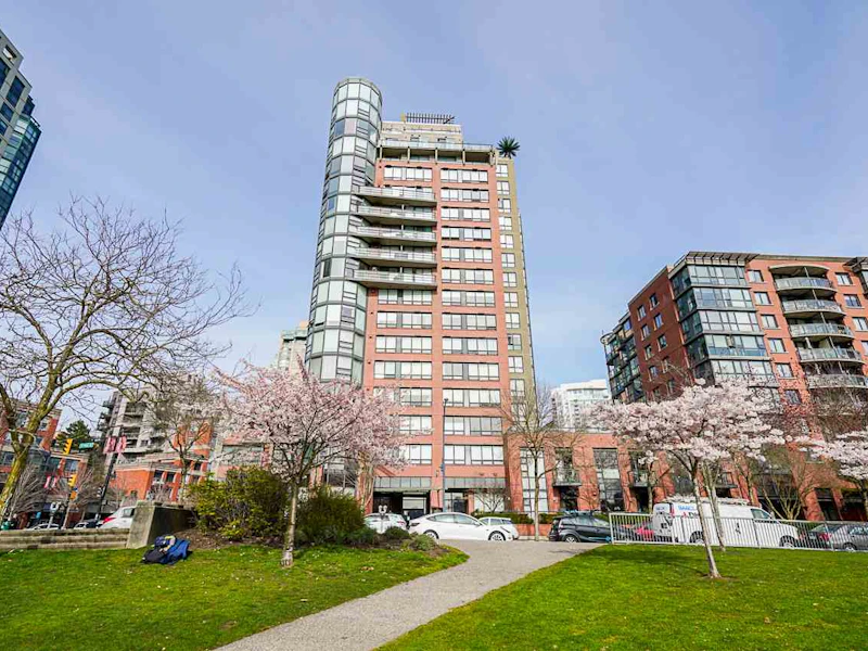 2A - 199 Drake Street, Vancouver BC V6Z 2T9
