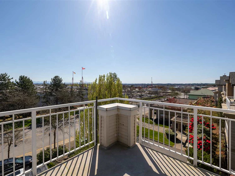 309-19750 64 Avenue, Langley, BC, V2Y 2T1