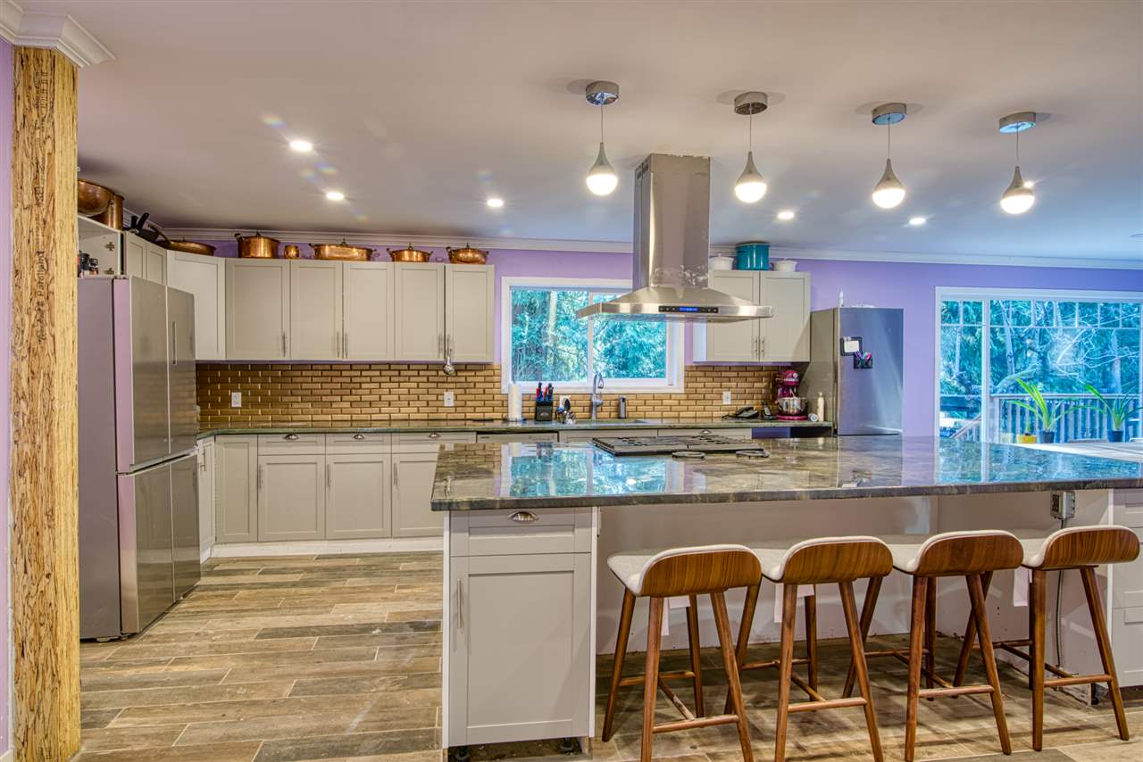 894 North Road, Gibsons, BC, V0N 1V7