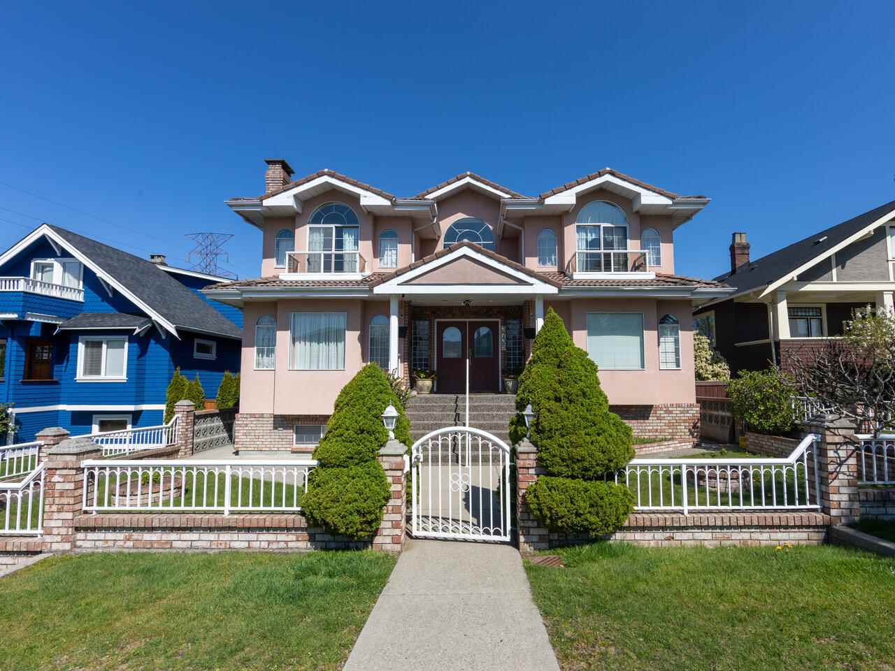 3735 Triumph Street, Burnaby, BC, V5C 1Y5
