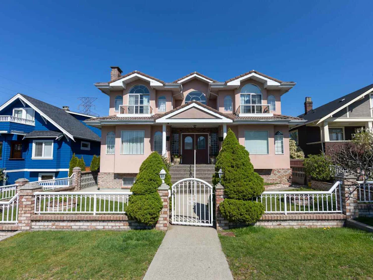3735 Triumph Street, Burnaby, BC, V5C 1Y5