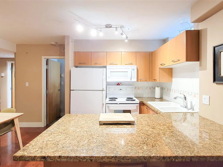 104-1818 W 6th Avenue, Vancouver, BC, V6J 1R6