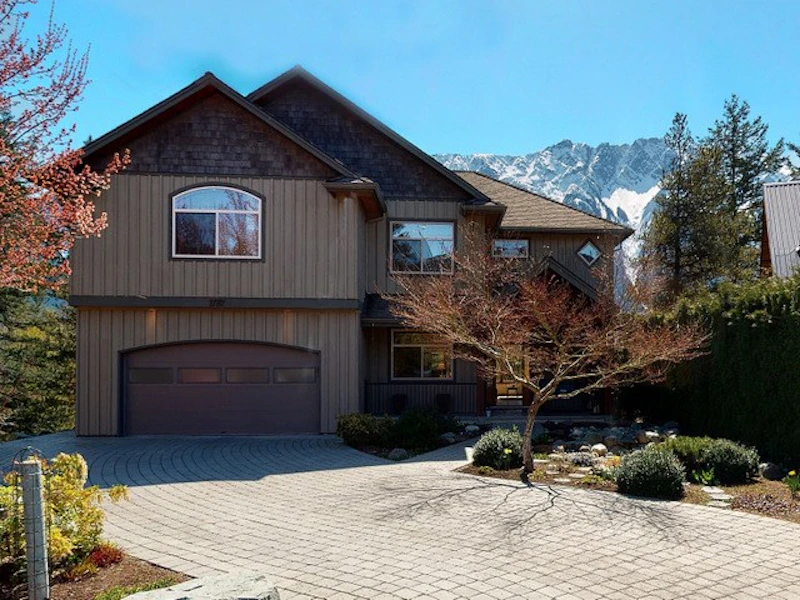 1727 Pinewood Drive, Pemberton BC V0N 2L3