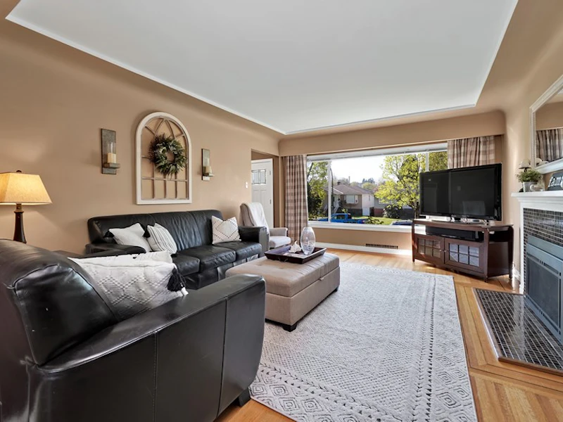 2523 E 15th Avenue, Vancouver BC V5M 2J9