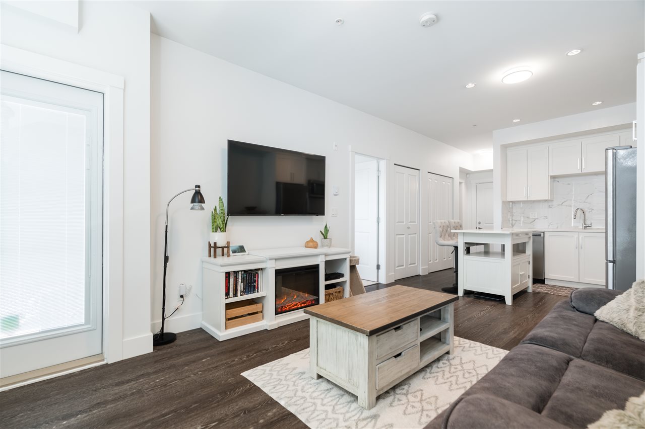 211-9983 E Barnston Drive, Surrey, BC, V4N 6N3
