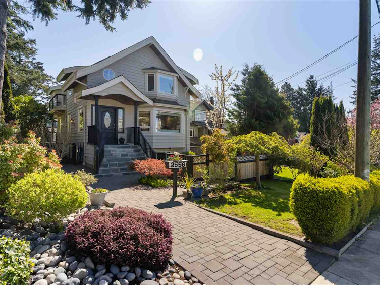 2556 Chesterfield Avenue, North Vancouver, BC, V7N 3M2