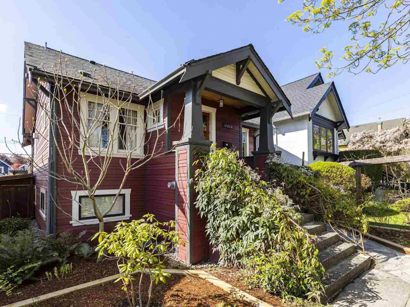 2212 Kitchener Street, Vancouver BC V5L 2X2
