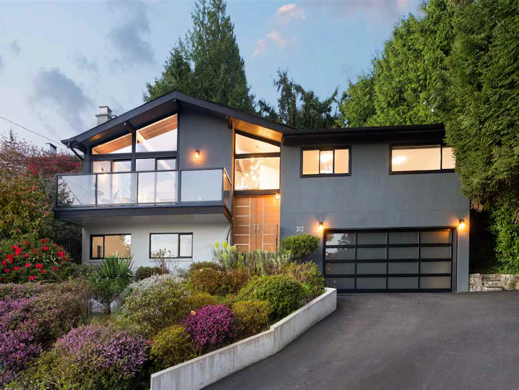 212 Newdale Court, North Vancouver, BC, V7N 3H1