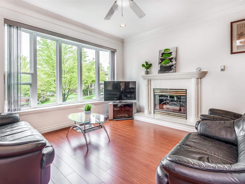 3465 E 3rd Avenue, Vancouver BC V5M 1J7
