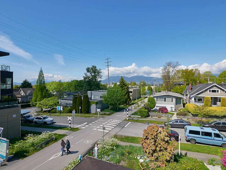 2070 W 14th Avenue, Vancouver, BC, V6J 2K4