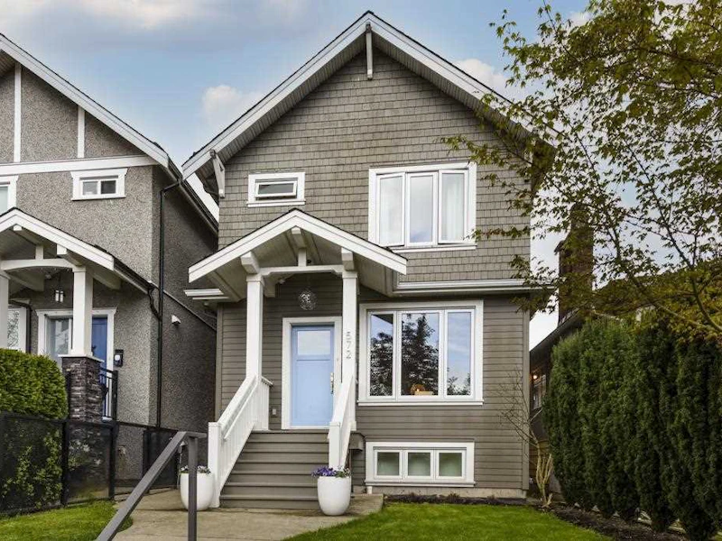 572 E 30th Avenue, Vancouver BC V5V 2V6