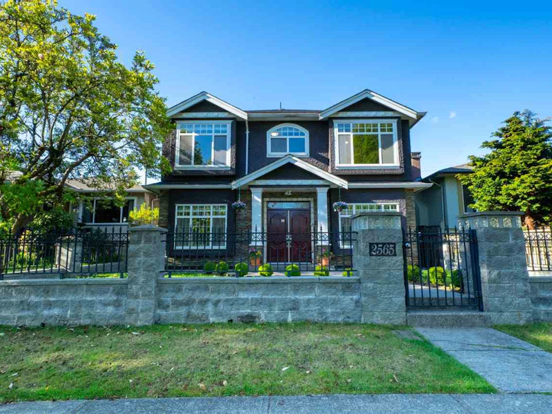 2565 E 15th Avenue, Vancouver BC V5M 2J9