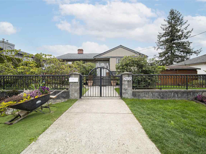 7468 16th Avenue, Burnaby BC V3N 1P3
