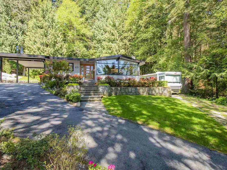 746 E St. James Road, North Vancouver, BC, V7K 1H1