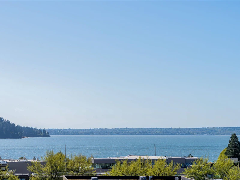 401 - 1420 Duchess Avenue, West Vancouver BC V7T 1H8
