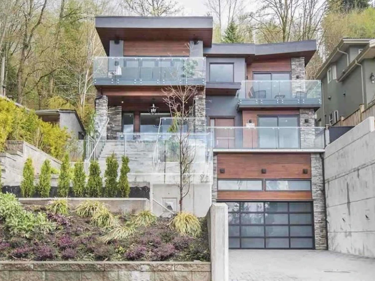 7368 Barnet Road, Burnaby, BC, V5A 1E4