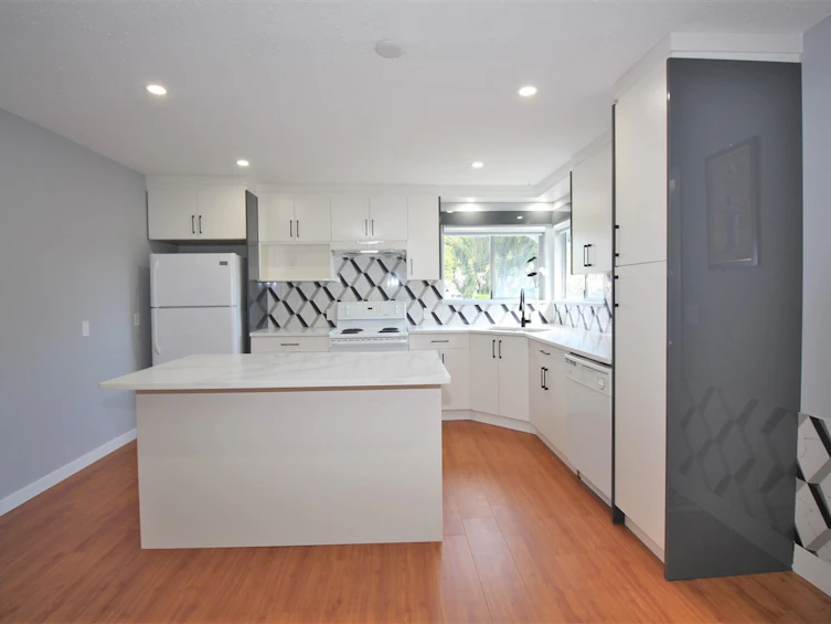 12502 102 Avenue, Surrey, BC, V3V 3E2