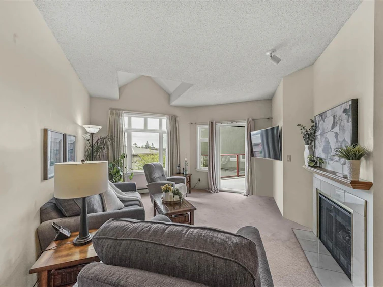 410-2800 Chesterfield Avenue, North Vancouver, BC, V7N 4M1