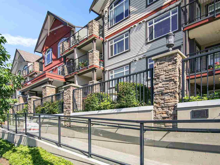 209-19939 55a Avenue, Langley, BC, V3A 3X4