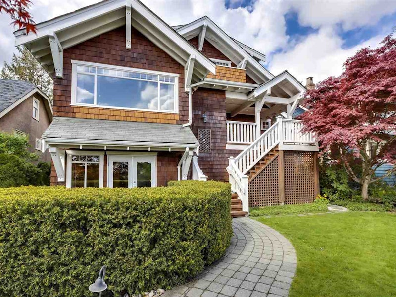 452 E 18th Street, North Vancouver BC V7L 2Y2