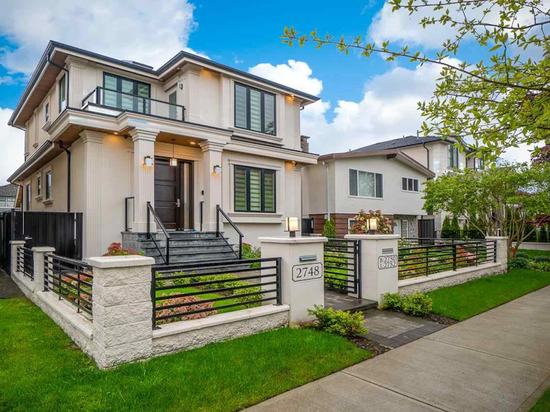 2748 W 22nd Avenue, Vancouver BC V6L 1M4