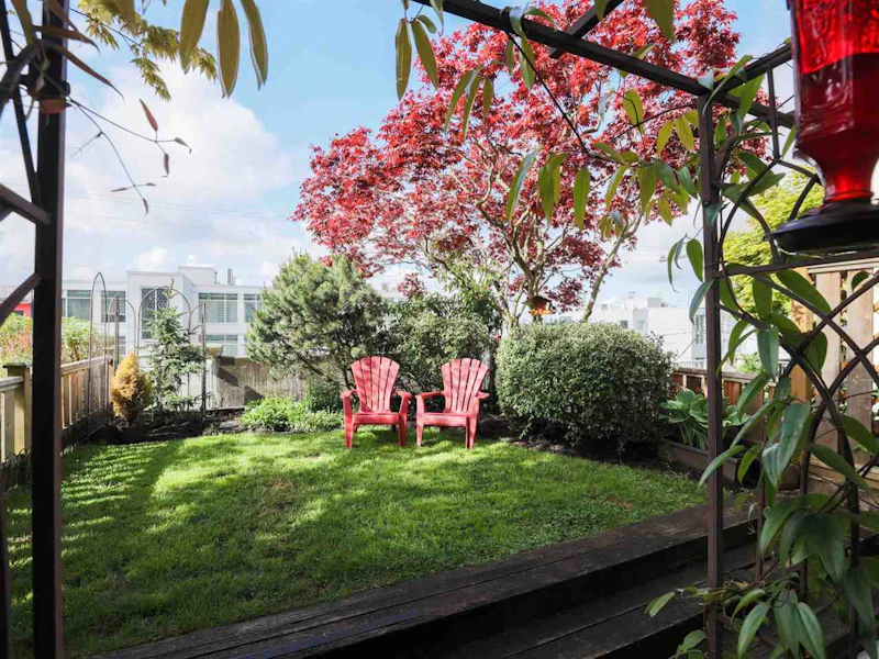 107 - 365 E 1st Street, North Vancouver BC V7L 4W5