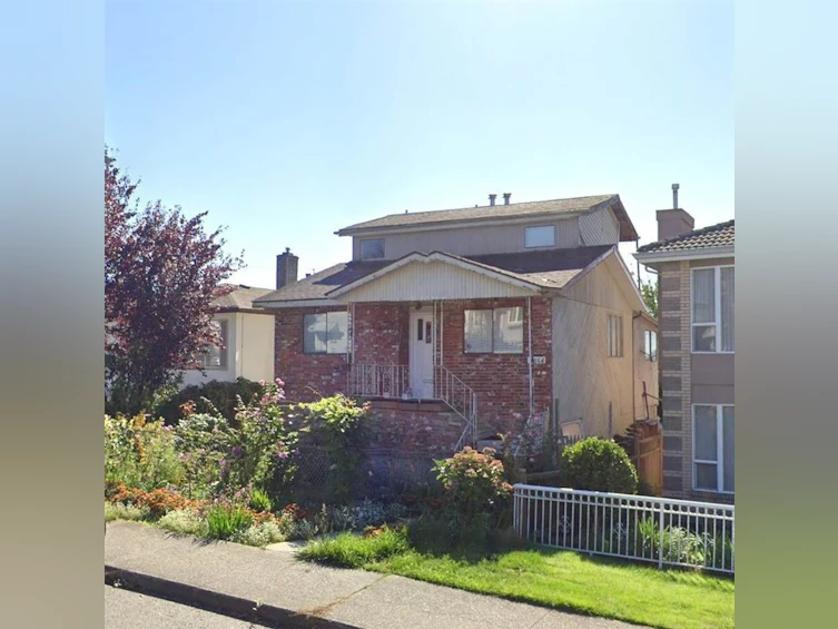 3854 Parker Street, Burnaby, BC, V5C 3B4