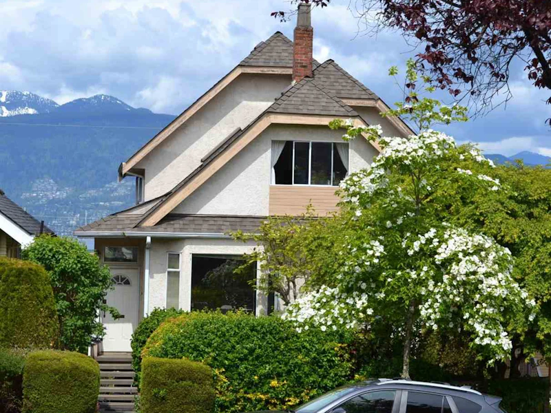 3731 W 14th Avenue, Vancouver BC V6R 2W8