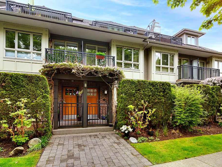 17-4055 Pender Street, Burnaby, BC, V5C 2L9