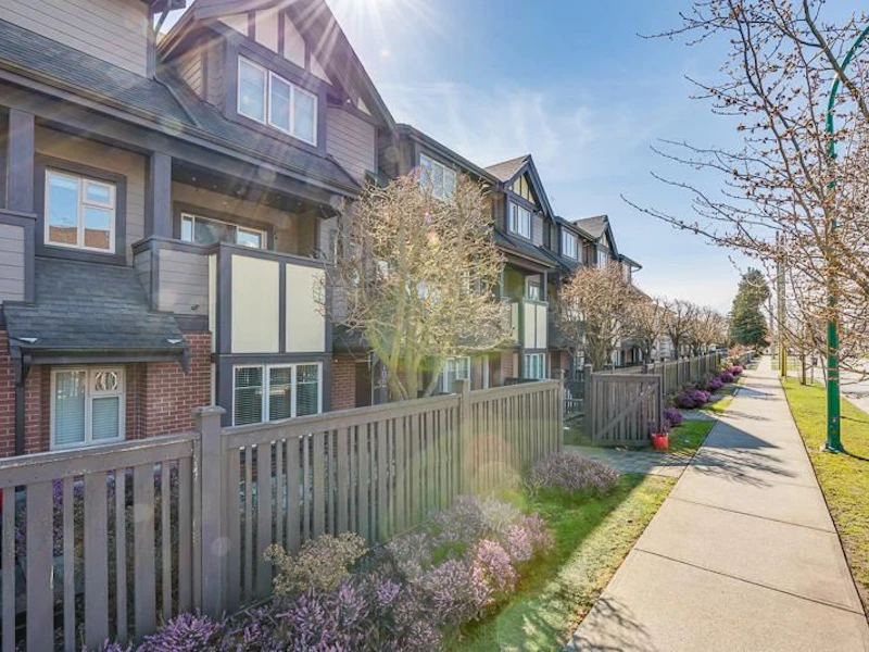 102 - 7227 Royal Oak Avenue, Burnaby BC V5J 0E2