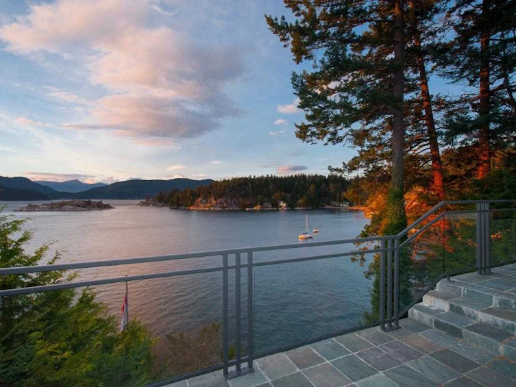 6277 Taylor Drive, West Vancouver, BC, V7W 1Y8