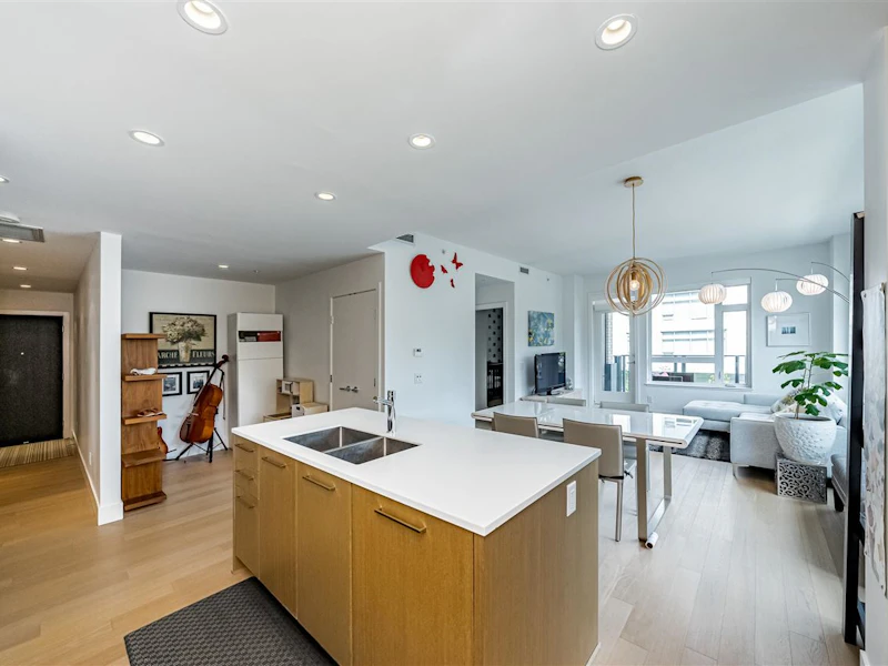 202 - 5115 Cambie Street, Vancouver BC
