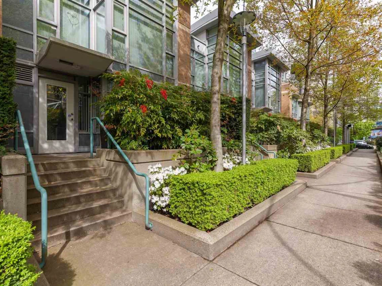 160 Cooper's Mews, Vancouver, BC, V6Z 3A2