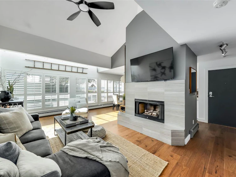4102-33 Chesterfield Place, North Vancouver, BC, V7M 3K4