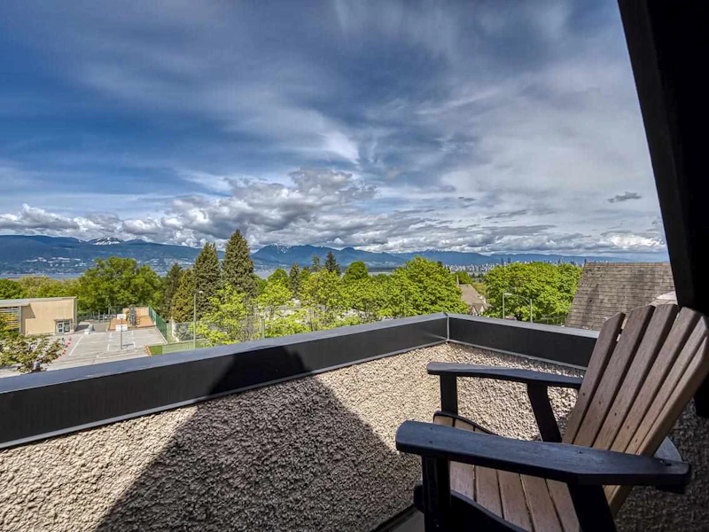 4056 W 10th Avenue, Vancouver BC V6R 2H1