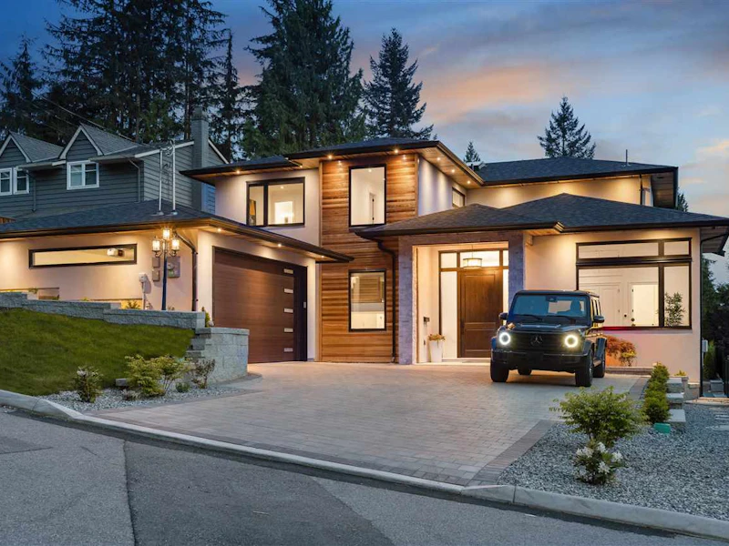 895 Prospect Avenue, North Vancouver BC V7R 2M2