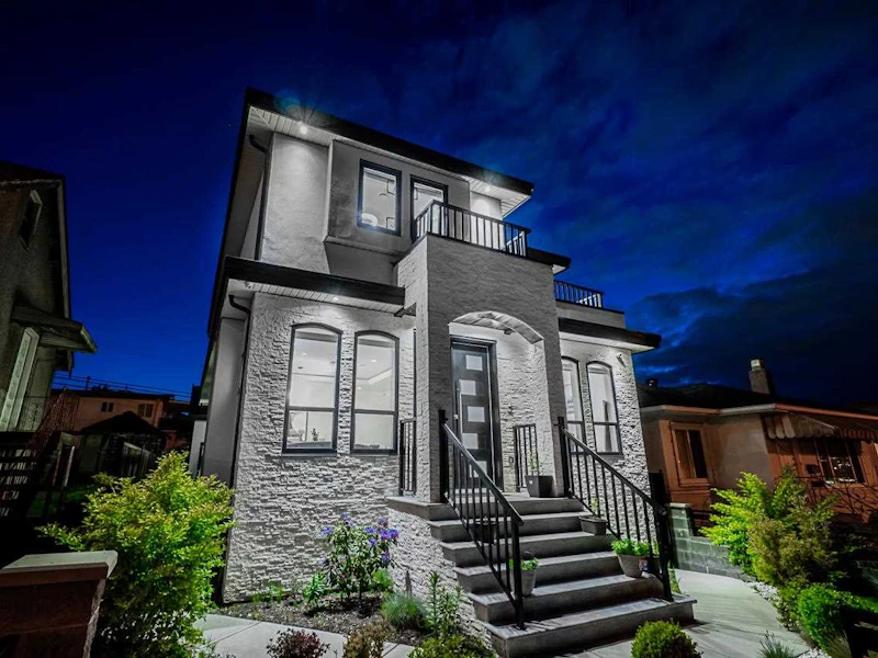 3261 Rupert Street, Vancouver BC V5M 3V5