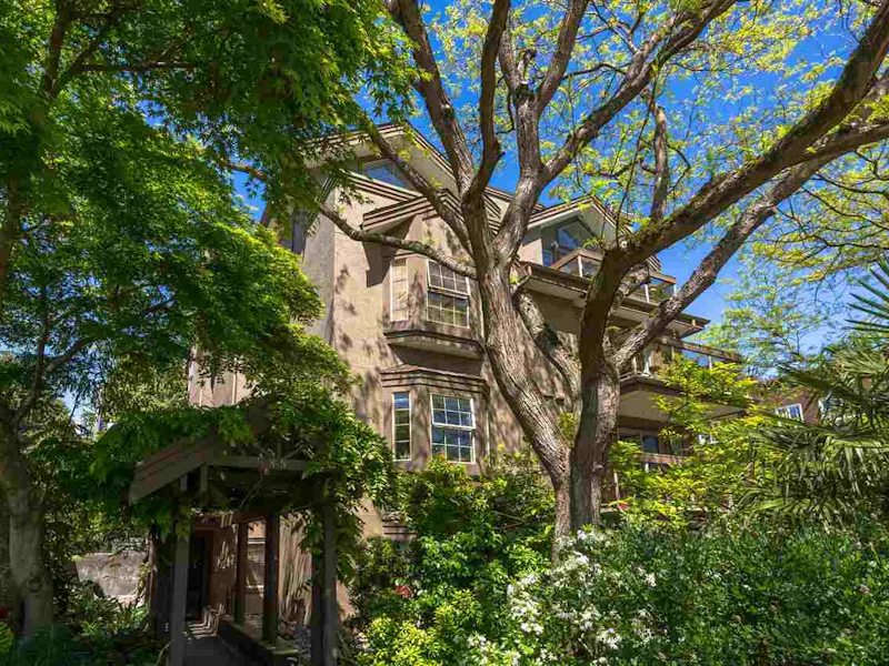 203 - 1689 E 4th Avenue, Vancouver BC V5N 1J7