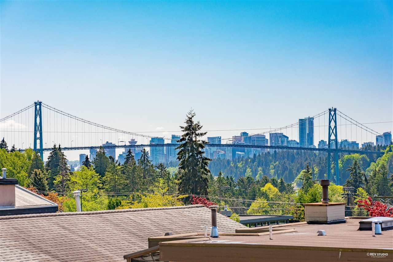 1220 Esquimalt Avenue, West Vancouver, BC, V7T 1K3