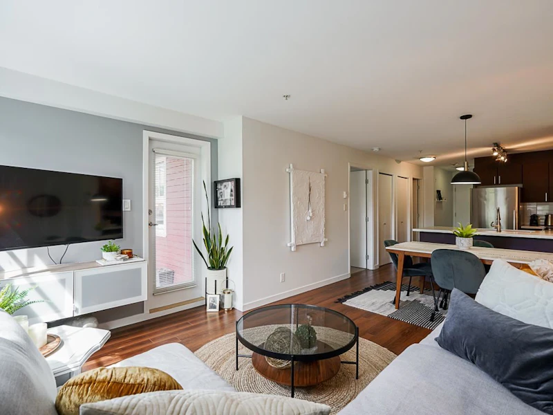 205 - 930 W 16th Avenue, Vancouver BC V5Z 1T2