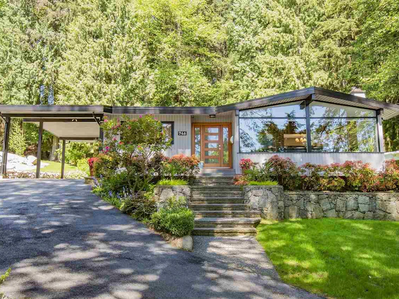 746 E St. James Road, North Vancouver BC V7K 1H1