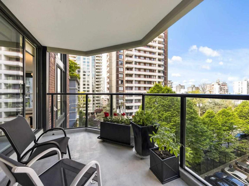 602 - 1010 Burnaby Street, Vancouver BC V6E 4L8